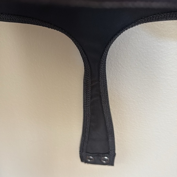 Express Black Textured embossed Faux Leather Bodysuit thong sleeveless stretch M - Picture 6 of 12